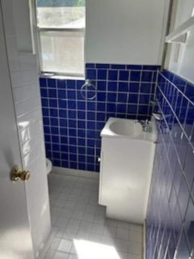 Building Photo - Available Now! MOVE IN SPECIAL HALF OFF FI...