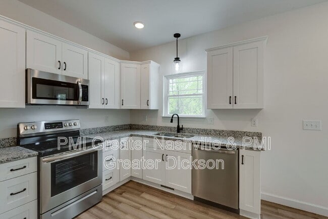 Building Photo - 732 Lucas Rd