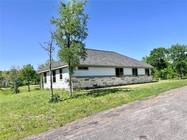 Building Photo - 8127 Burleson Manor Rd