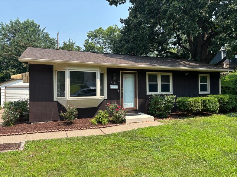 Primary Photo - 2544 Glenn St
