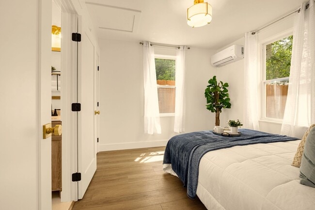 Building Photo - Stylish Ivy Wild 1-Bedroom with Heated Floors & Private Garage