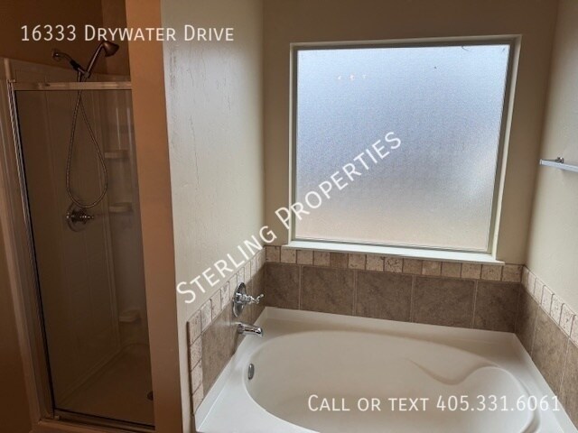 Building Photo - 16333 Drywater Dr