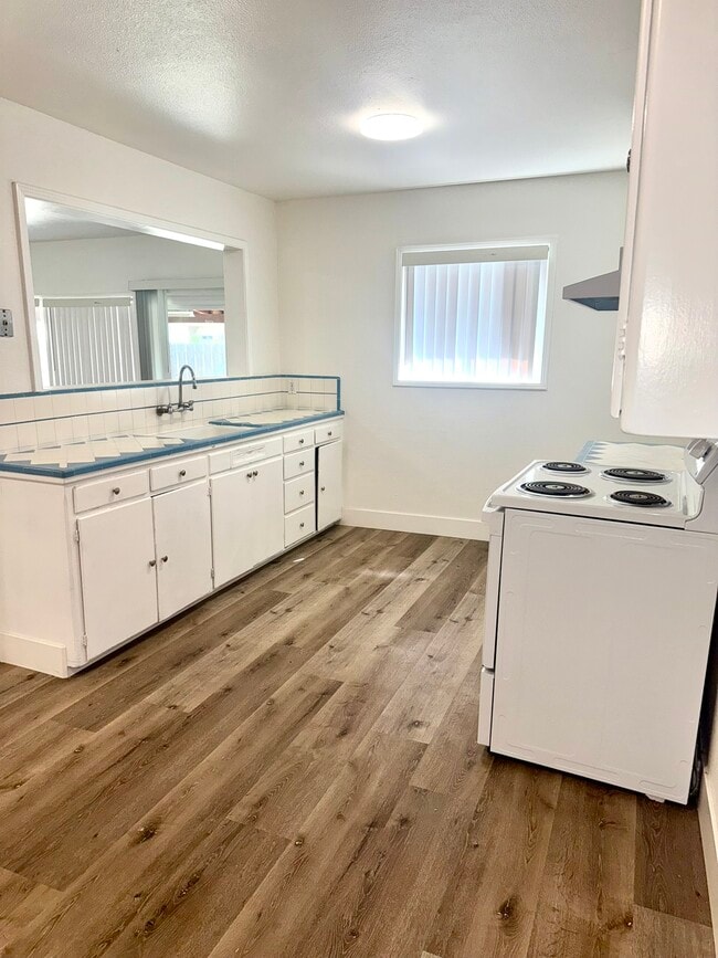 Building Photo - 3874 Arden Dr S