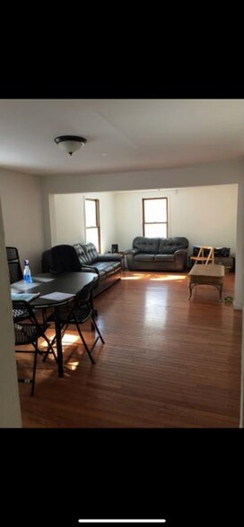 Building Photo - 124 Chapin St