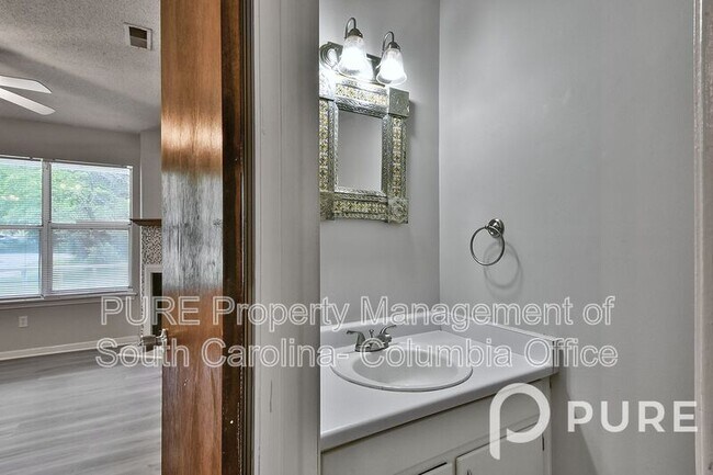 Building Photo - 144 Springwoods Lake Dr