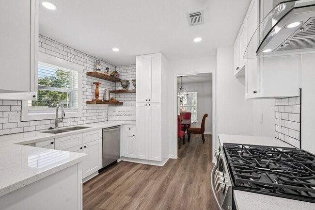 Building Photo - 15322 Torry Pines Rd