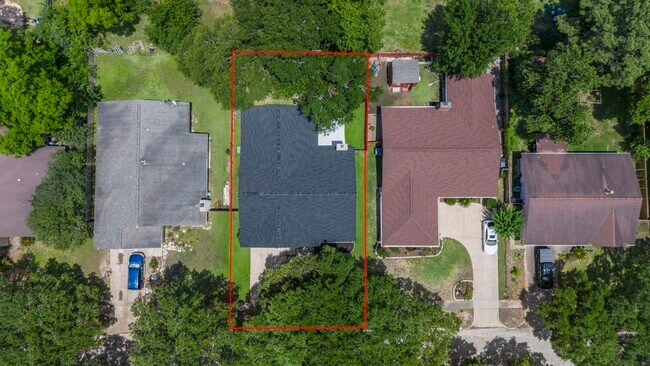 Building Photo - 3902 Marywood Dr