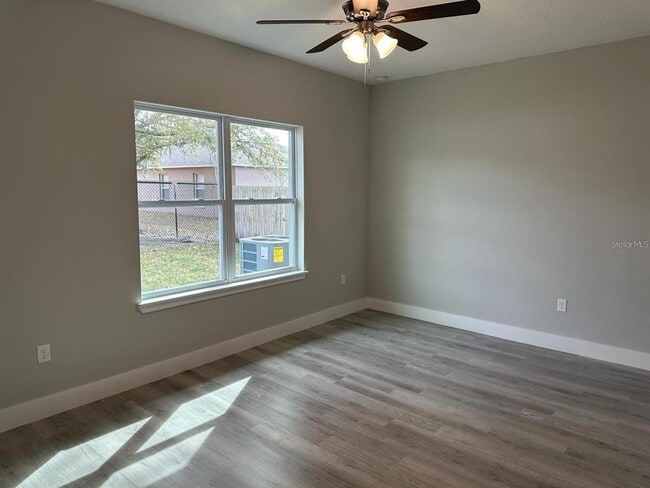 Building Photo - 439 Albatross Ct