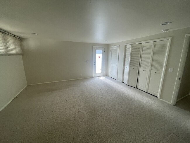 Building Photo - 1576 E Lakewood Dr