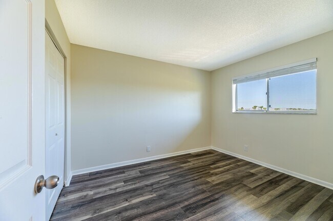Building Photo - 2226 N Cypress Bend Dr