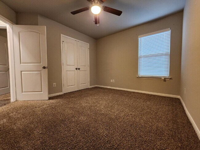 Building Photo - "Beautiful 3 Bedroom, 2 Bathroom Home for ...
