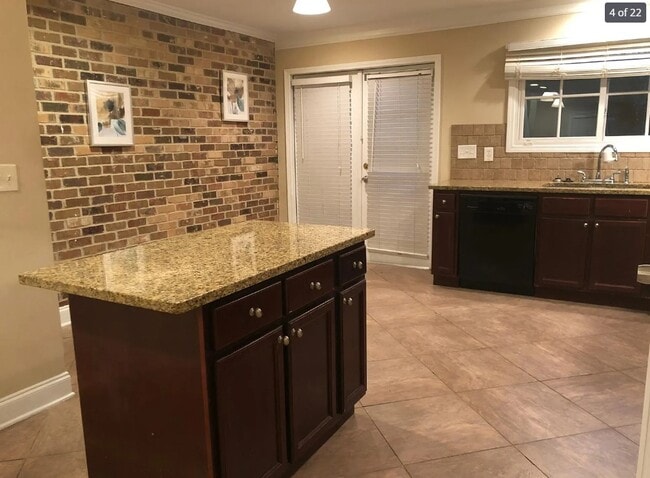 Building Photo - 3079 Colonial Way