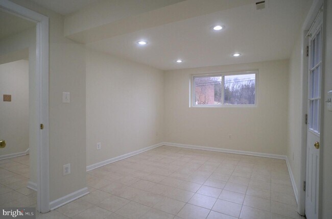 Building Photo - 206 Wayne Ave