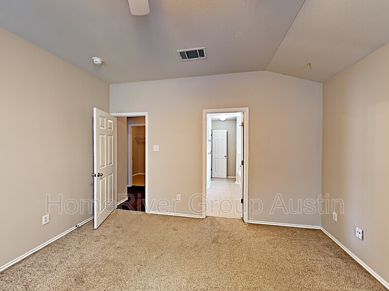 Building Photo - 119 Dove Song Dr