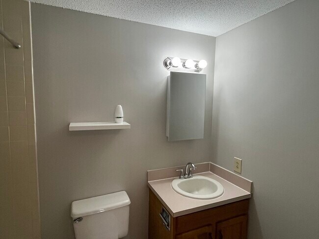 Building Photo - 314 Riverside Ave