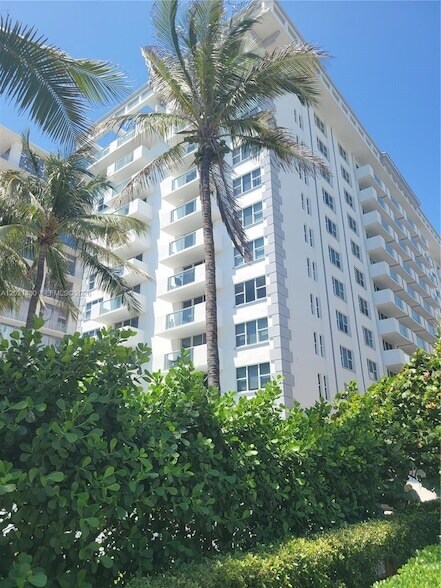Building Photo - 9195 Collins Ave