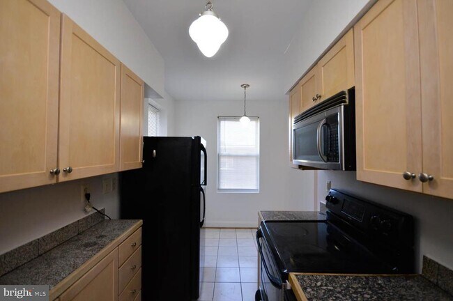 Building Photo - 1380 Bryant St NE
