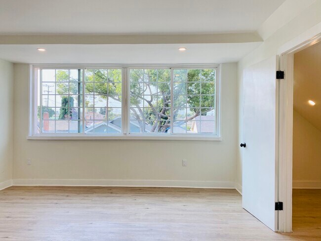 Building Photo - 1733 W 29th St