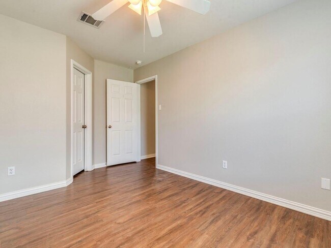 Building Photo - 2294 Garlic Creek Dr