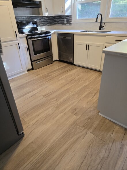 Building Photo - 700 Delverton Rd