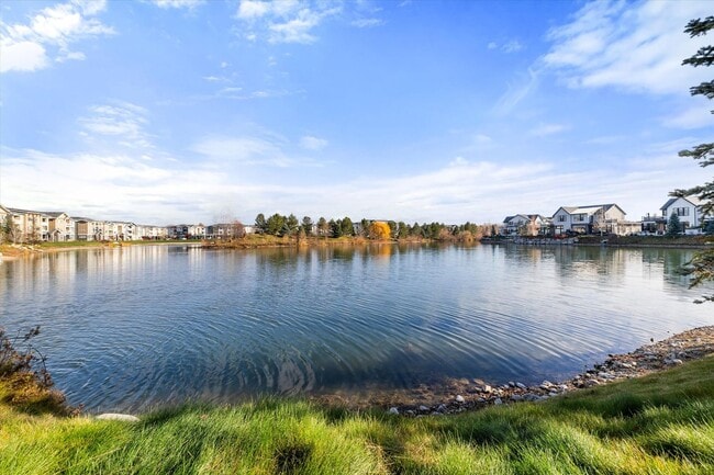 Building Photo - Waterfront End-Unit | 3 Bed | 3 Bath | 2,189 Sq. Ft. | Gated Community | Luxury Lake Living