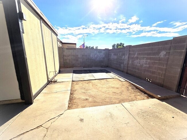 Building Photo - Cute 2 bedroom 1 bath