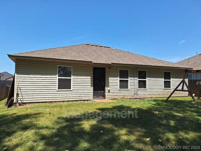 Building Photo - 1209 Ironstone Dr