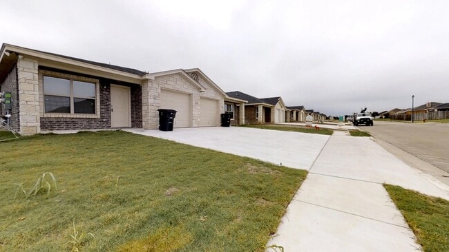 Building Photo - ALL TILE LUXURY DUPLEX IN KILLEEN CLOSE TO FORT HOOD ONLY $1395!!!!