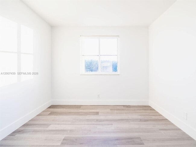 Building Photo - 801 Tanglewood Cir