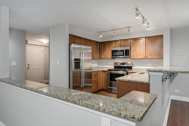 Building Photo - 1034 W Armitage Ave