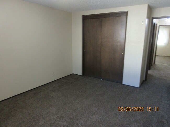 Building Photo - Spacious and very clean