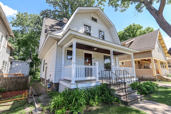 Building Photo - 1623 Selby Avenue