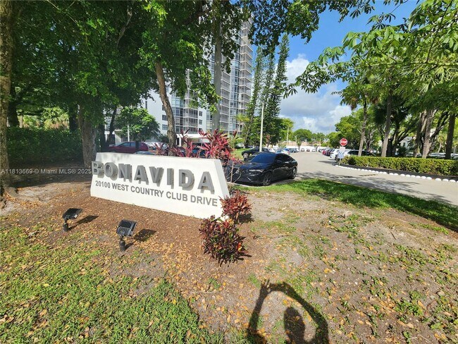 Primary Photo - 20100 W Country Club Dr