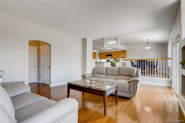 Building Photo - Beautiful 4 bedroom 3.5 bathroom single fa...