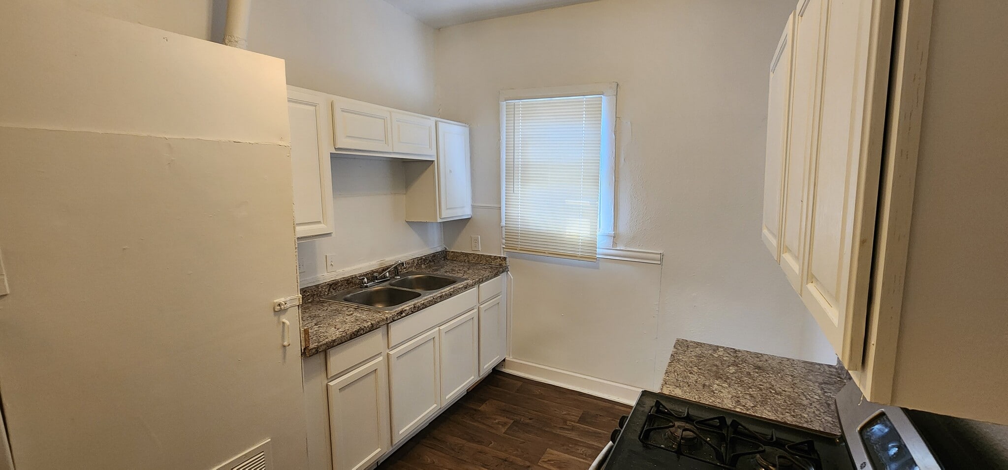 Kitchen - 2301 Burkett St