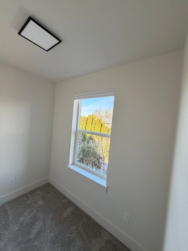 Building Photo - Modern Living Duplex in Keizer