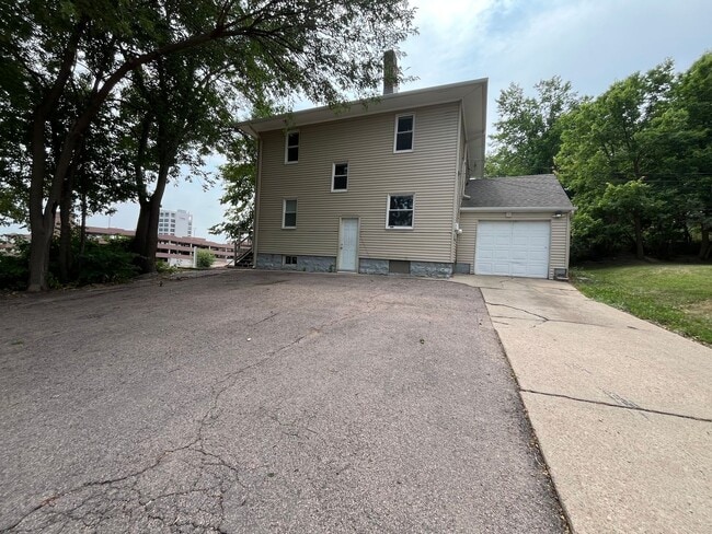 Building Photo - Spacious 4 Bed/2 Bath Rental Home!