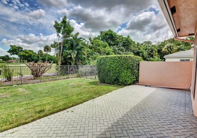 Building Photo - 8291 Hampton Wood Dr