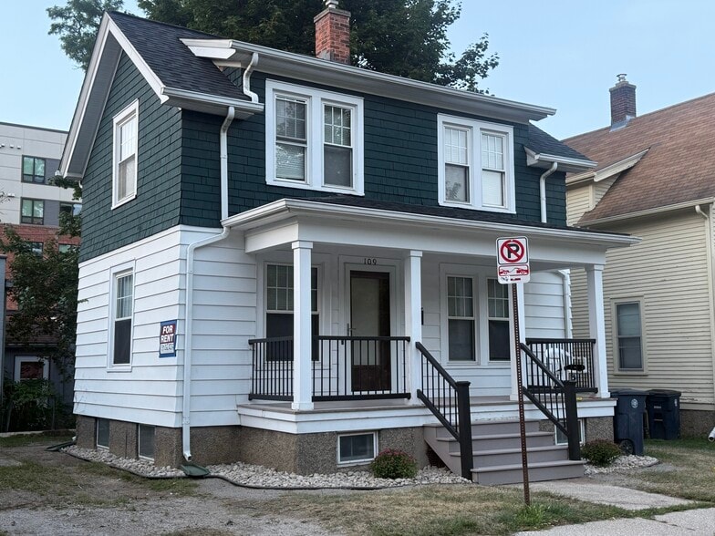 Building Photo - 109 Adams Ave
