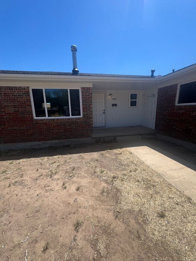 Building Photo - 4 Bed 3 bath remodeled home