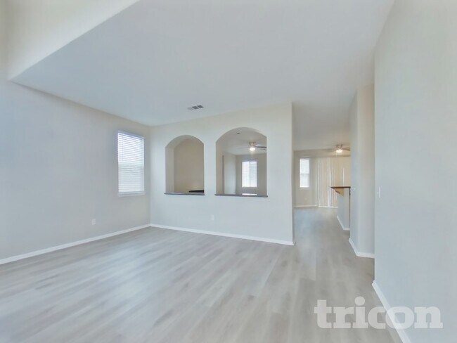 Building Photo - 733 Pino Ave