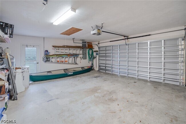 Building Photo - 105 SW 39th Pl