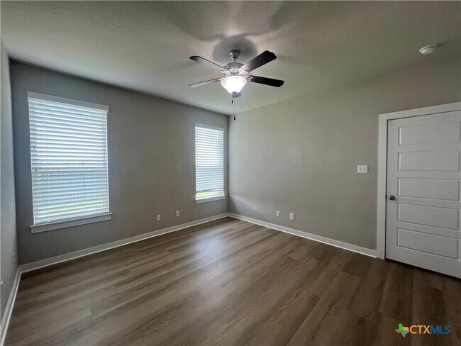 Building Photo - 1119 Creekside Orchard