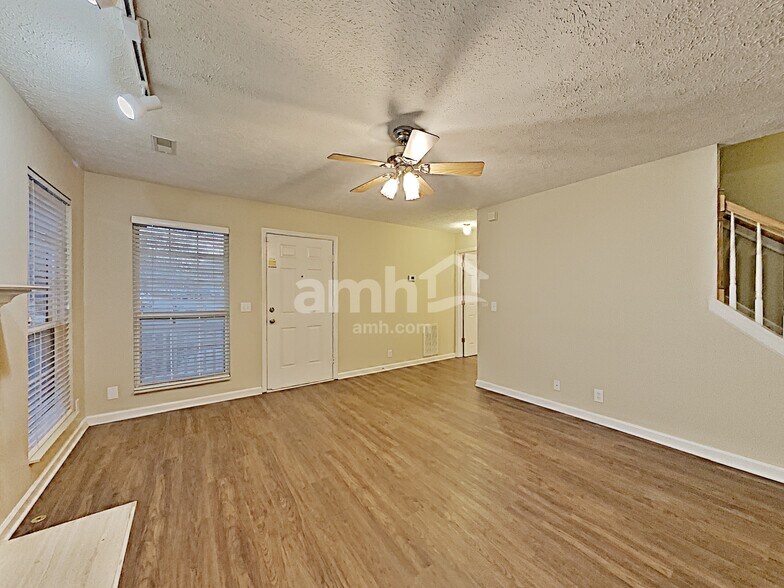 Building Photo - 3716 Creston Ct