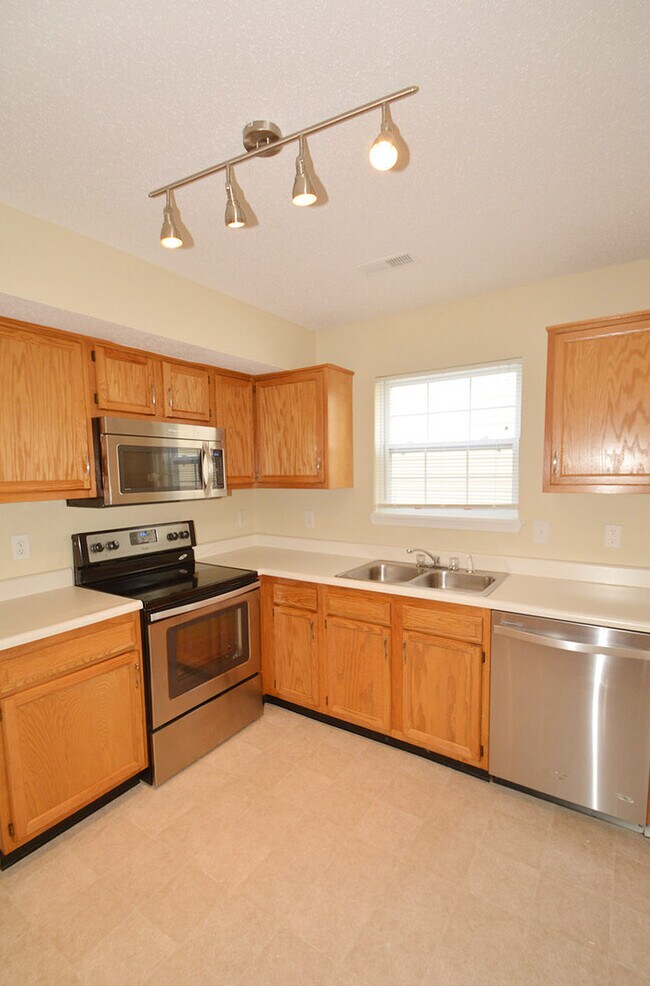 Building Photo - Pike Township 4 bedroom home