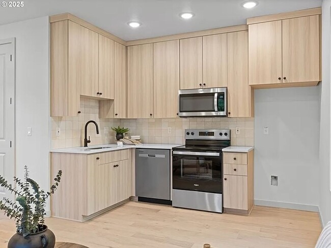 Building Photo - 1610-1612 SE Morrison St.