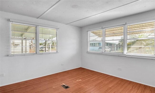 Building Photo - 209 50th Avenue Plaza E