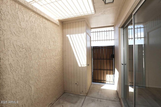 Building Photo - 93 N Cooper Rd