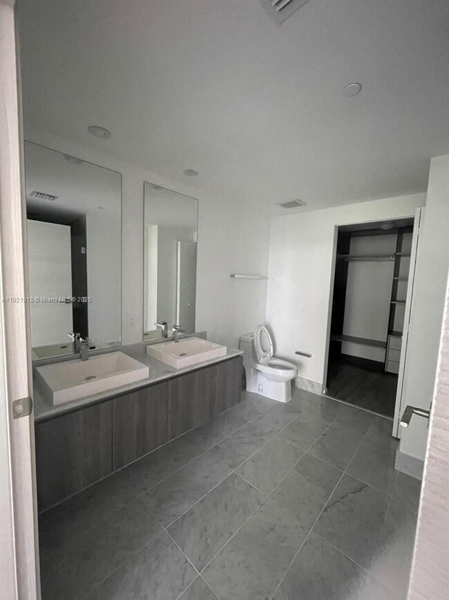 Building Photo - 805 S Miami Ave