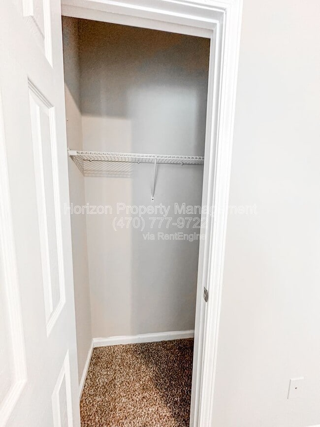 Building Photo - 3230 Century Dr